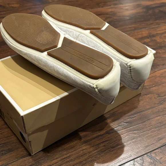 Michael Kors Vintage Lily Moccasins - Picture 6 of 8